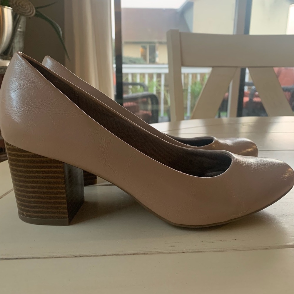 Life Stride chunky wood heel in beige.